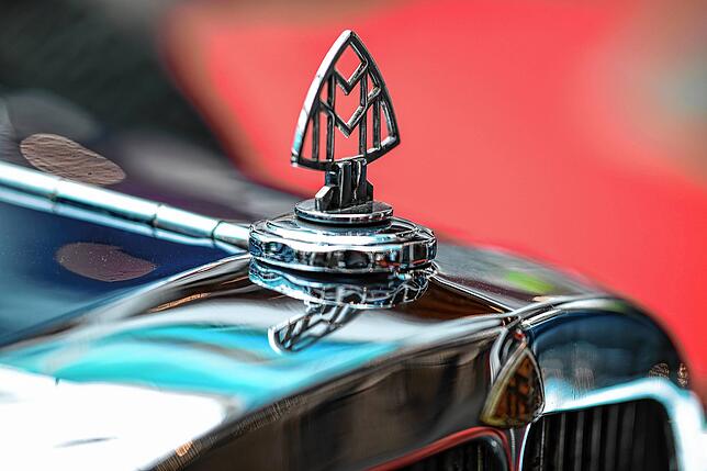 Das Doppel-M-Emblem auf dem Kühlergrill war und ist Markenzeichen für Maybach-Automobile.