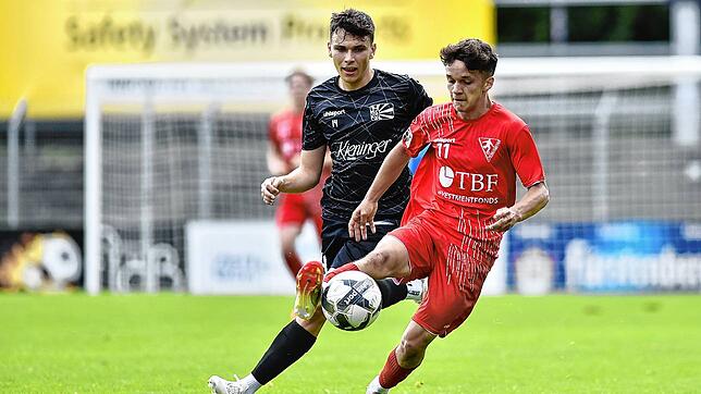 Gegen Rielasingen-Arlen (rechts Enver Djelili) gab es für den FC 08 Villingen II um Noah Kälble nichts zu holen.