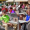 Die Ausnahme von der Regel: Kein freier Sitzplatz an Christi Himmelfahrt vor dem Donaueschinger Eiscafé Vivaldi an der Karlstraße, wo ...