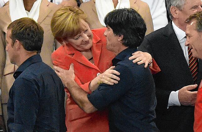 Kanzerlin Angela Merkel gratuliert zum großen Triumph. Mit der Politikerin hat er in den Jahren eine Freundschaft aufgebaut.