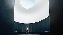 Die Lichtinstallation Skyspace ist in Lech zu finden.