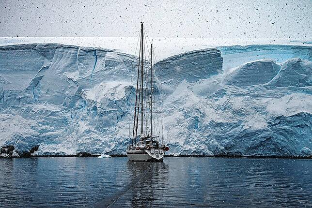 Ankerplatz auf Melchior Island an der Antarktischen Halbinsel, die Klaus Haberstroh mit dem Segelboot von Südamerika aus ansteuerte.
