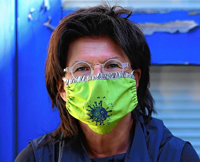 Bild 9: Maskenparade aus Friedrichshafen: Wir zeigen Häfler mit ihrem Mund- und Nasenschutz. Eine Portraitserie