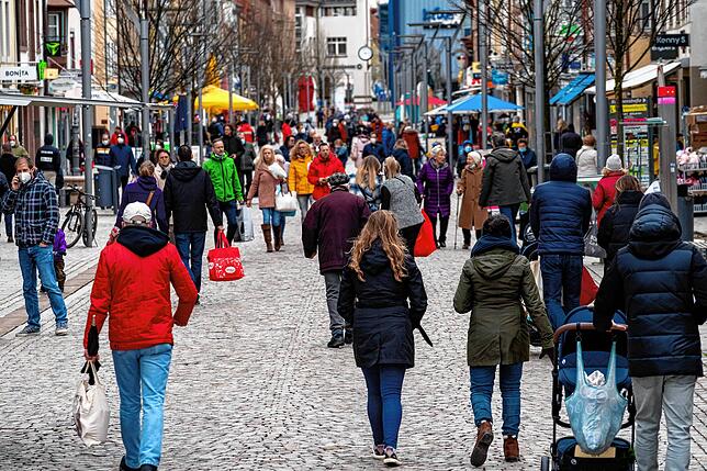 Erster Einkaufssamstag im März in Villingen nach der Lockerung des Corona Shutdowns.