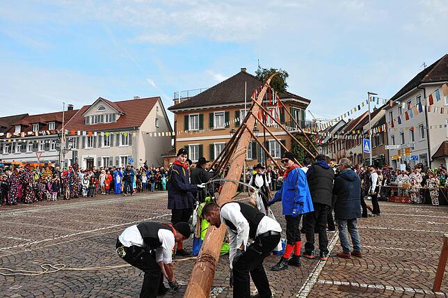 Bild 31: Beste Einblicke zum Narrenbaumsetzen in Markdorf – so feiert die Stadt!