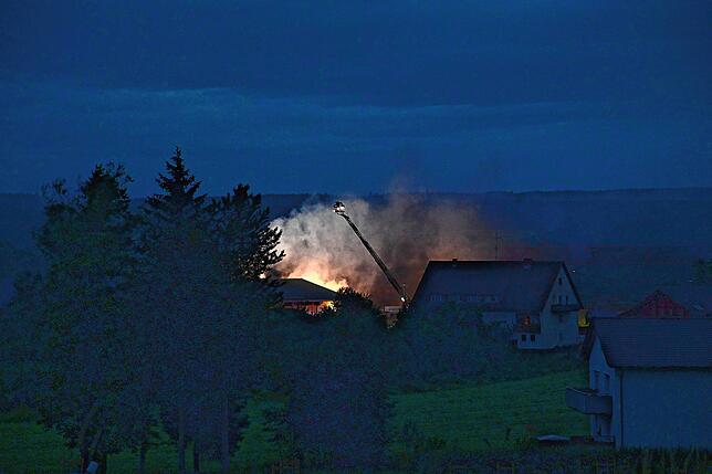 Bild 32: Brandnacht in Wolterdingen: Die Bilder vom Feuerwehreinsatz und dem Vormittag danach