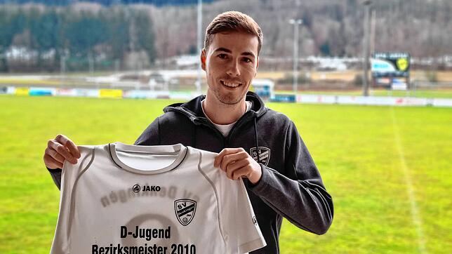 Marc Reichle vom SV Denkingen gehört zum Inventar des Landesligisten aus dem Linzgau. Seit seiner Kindheit spielt der 24-Jährige bei dem ...