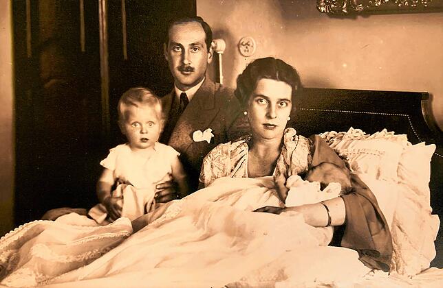 Erbprinz Max mit seinen Eltern Markgräfin Theodora und Markgraf Berthold sowie seiner Schwester Prinzessin Margarita.