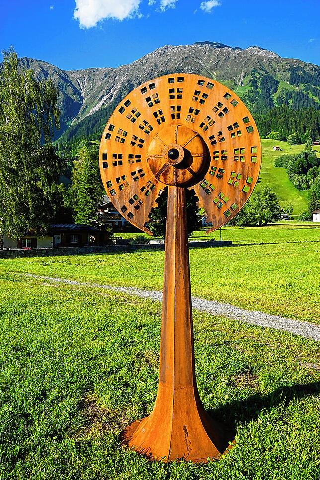 Skulptur &bdquo;Überwachung&ldquo; von Bernhard Witsch.