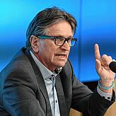 Manfred Lucha (Bündnis 90/Die Grünen), Minister für Soziales und Integration in Baden-Württemberg