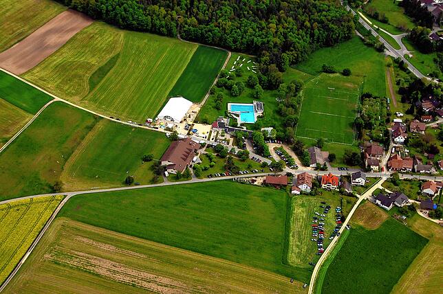 So sah der Bereich von Orsingen mit dem Schwimmbad im Mai 2006 aus.