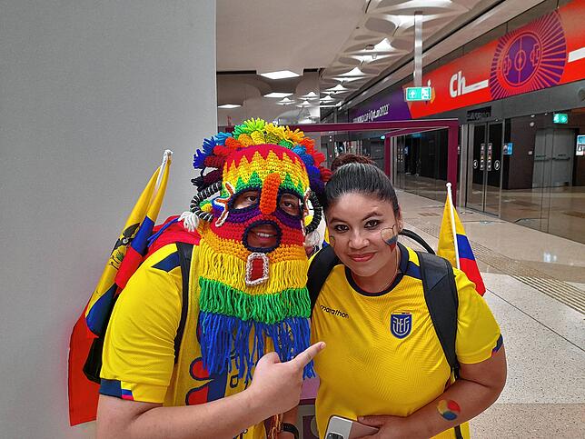 Der Ecuadorianer Oscar Lopez genießt mit seiner Frau Maribel die Fußball-Weltmeisterschaft in Katar.