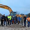Spatenstich in Fürstenberg (von links): Kurt Wallschläger, Ortsvorsteher Werner Bäurer, Gunther Limberger, Markus Rekla, Bürgermeister ...