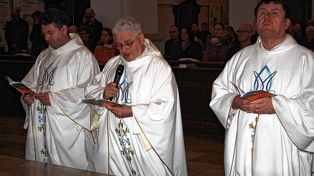 Im Rahmen eines festlichen Gottesdienstes in der Todtmooser Wallfahrtskirche anlässlich des Pauliner Patroziniums erneuerten die Patres ...