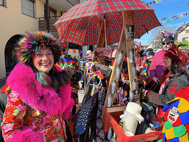 Bild 47: Narren ziehen von der Messe zum Fasnetsmarkt