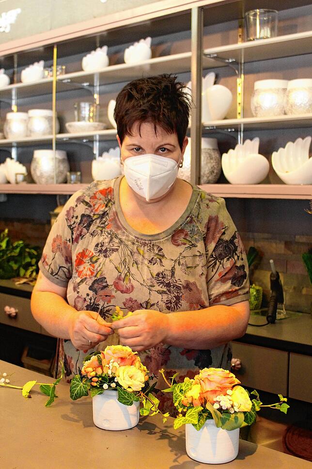 Brunni Weiler bei der Arbeit im Blumenladen „Blumen und mehr“. Sie wünscht sich, dass wieder so etwas wie Normalität entsteht.