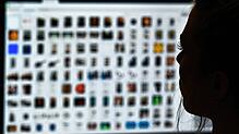 Ermittlungen an einem Auswertungscomputer wegen Kinderpornografie und sexuellen Missbrauch (Symbolbild): Ein 48-Jähriger muss sich vor ...