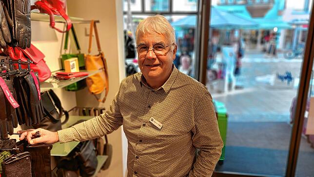 Hanspeter Hügel von Lederwaren Hügel bemerkt starke Veränderungen im Kundenverhalten.