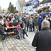 Oberbürgermeister Martin Staab spricht zur Eröffnung der Konstanzer Straße vor den Gästen.