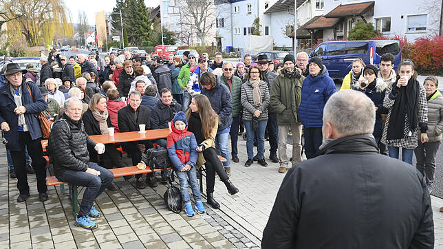Oberbürgermeister Martin Staab spricht zur Eröffnung der Konstanzer Straße vor den Gästen.