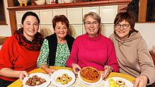 Die Stockacher Landfrauen wissen, wie aus einfachen Zutaten wahre Festtagsfreuden entstehen (von links): Karin Nagel, Luzia Müller, ...