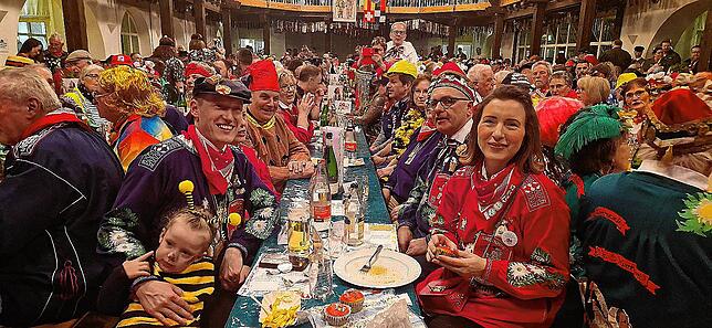Bild 14: Bad Dürrheim ist beim Narrenzunftball im Fasnetsrausch