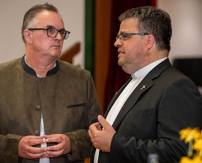 Alte Weggefährten: Caritaschef Alexander Sperl (links) und Dekan Neubrand.