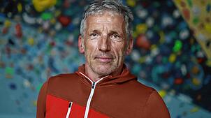 Klaus Haberstroh in dem von ihm initiierten DAV-Boulder- und Kletterzentrum in Überlingen.