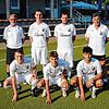 Das Schonacher Trainerteam mit den Neuzugängen (stehend von links): Adrian Disch (Teamleitung), Daniel Schneider (Torwart-Trainer), Tim ...