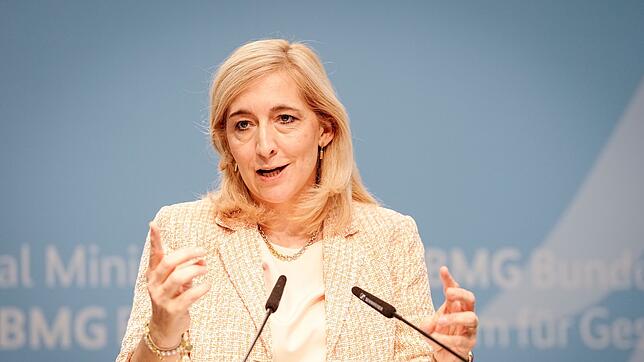 Bundesgesundheitsministerin Nina Warken (CDU) will gegen die hohen Eigenanteile im Pflegeheim vorgehen.