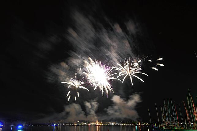 Bild 12: Es knallt beim Seenachtfest 2025! Das Feuerwerk über dem Bodensee lädt zum Staunen ein