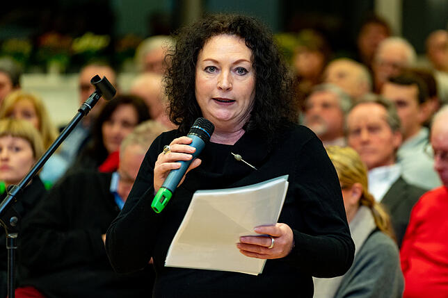 Stephanie Richter, Inhaberin der Buchhandlung Hornscheidt, findet die Aussagen von Bürgermeister Fritz Link widersprüchlich: Einerseits ...