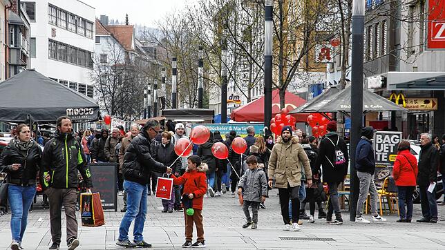 In Singen konnte nach der pandemiebedingten Pause wieder einmal ein verkaufsoffener Sonntag veranstaltet werden. Unter dem Motto ...