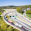 B33-Ausbau: Der Waldsiedlungstunnel aus der Luft im April 2022. Der Tunnel soll im Juli für den Verkehr freigegeben werden. Derzeit wird ...