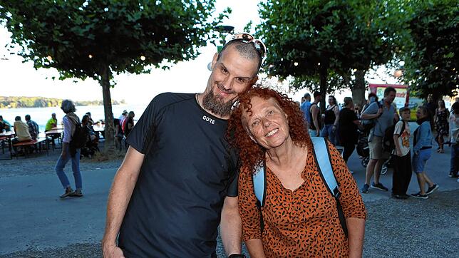Bild 16: Beim Stadtgartenfest treffen sich die Konstanzer. Alle Fotos vom ersten Abend
