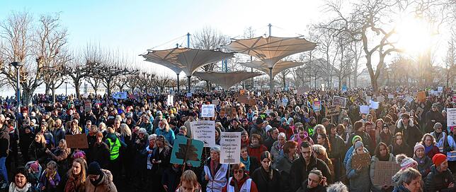 Bild 29: Demo vom Herosé-Park bis zum Stadtgarten: Konstanz geht auf die Straße – wir haben die Bilder!