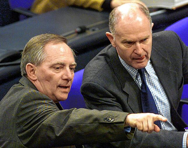 Immer ein gutes Gespann: Wolfgang Schäuble (l.), im Jahr 2000 Fraktionschef der Union, und Hans-Peter Repnik, Parlamentarischer ...