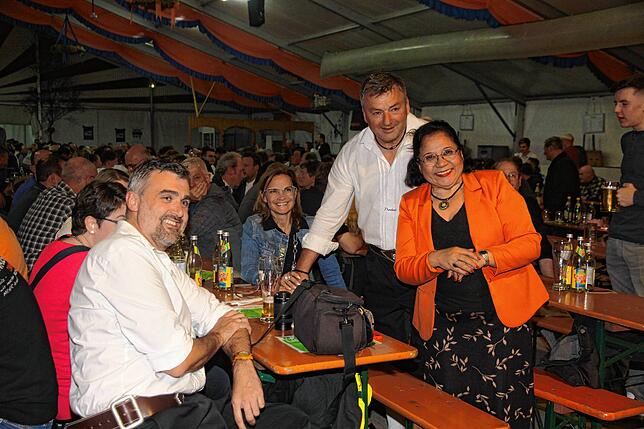 Bild 14: Bilder vom Stellen des Maibaums und Blasmusikabend zum Start des Liggersdorfer Maifestes