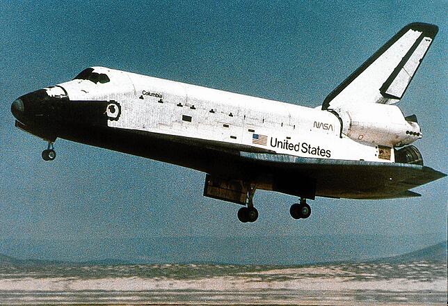 Silber-Jubiläum für die Space Shuttle - "Columbia" schrieb Geschichte ARCHIV - Das Space Shuttle "Columbia" bei seiner ersten Landung in Kalifornien (Foto vom 14.04.1981). Die "Columbia war das erste ...