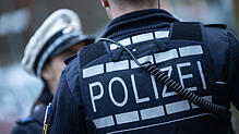 (Symbolbild) Mehrere Polizeibeamte werden am Donnerstag, 5. Dezember, wegen eines 36-Jährigen zur Marktstätte gerufen.