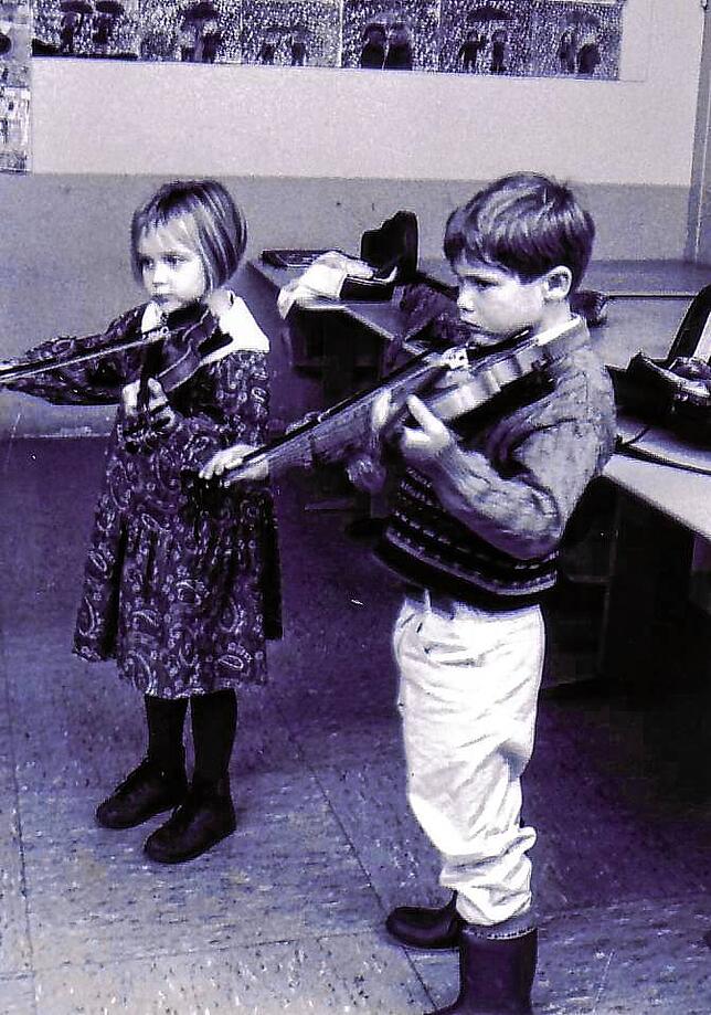 Junge Geigen-Schüler im Jahr 1989.