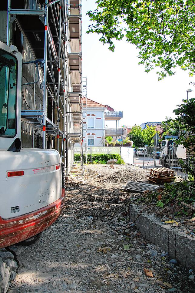 Auch im Außenbereich der Kirche sieht nichts mehr gleich aus. Hecken und Büsche wurden entfernt.