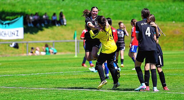 Bild 6: Unsere Bildergalerie vom B-Mädchen-Finale beim Bezirkspokal! SG Aach-Linz triumphiert im  Endspiel!