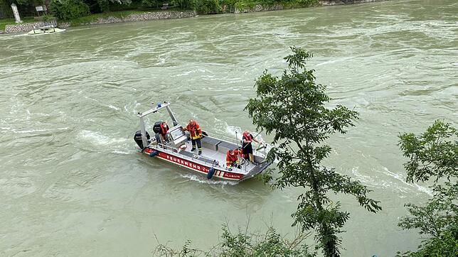 Das Mehrzweckboot, das jetzt zur Diskussion steht, ist identisch mit dem Rettungsboot der Feuerwehr Laufenburg. Im Bild ein Einsatz der ...