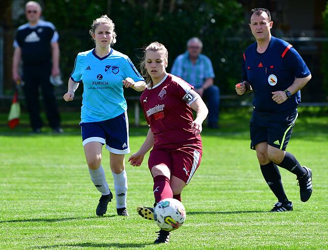 Chef im Mittelfeld: Nach ihrer Knie-Operation führte Nina Sardu – hier im Derby gegen den FC Wittlingen – den FC Hochrhein ...