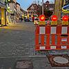 Noch sind Kloster- und Kessenringstraße wegen des Umbaus abgesperrt. Ob hier künftig ein Poller zeitweise die Zufahrt Richtung ...