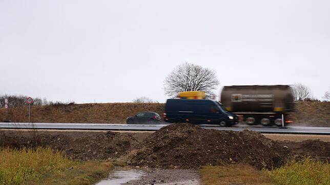 Die Wirtschaftswege auf Hüfinger Gemarkung befinden sich in Nachbarschaft der B&nbsp;27-Baustelle in einem völlig aufgeweichten Zustand. ...