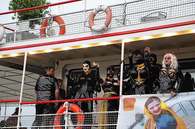 Bild 2: Gute Fahrt – und viel Spaß! Das SM-Schiff fährt auf den Bodensee hinaus