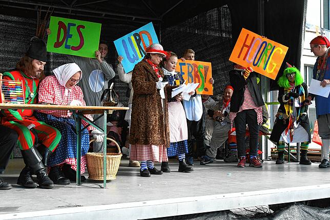 Bild 6: Singen feiert den Schmotzigen Dunschdig: Die besten Bilder vom Rathaussturm!