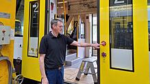 Im Instandhaltungswerk in Immendingen wird auch geschaut, dass sich die Türe von Triebwagen auf Knopfdruck zuverlässig öffnen lassen: ...